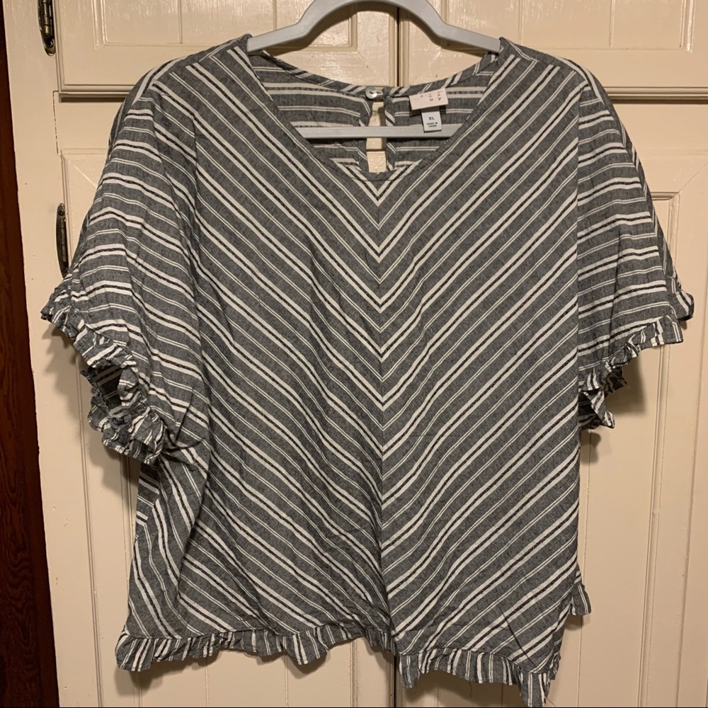 Short sleeve striped ruffle cropped fit